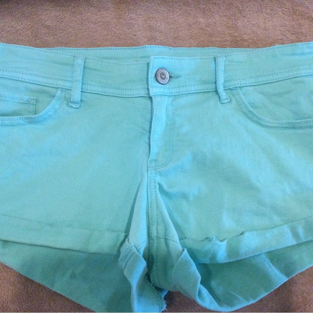 Holister 2.5 inch seam shorts